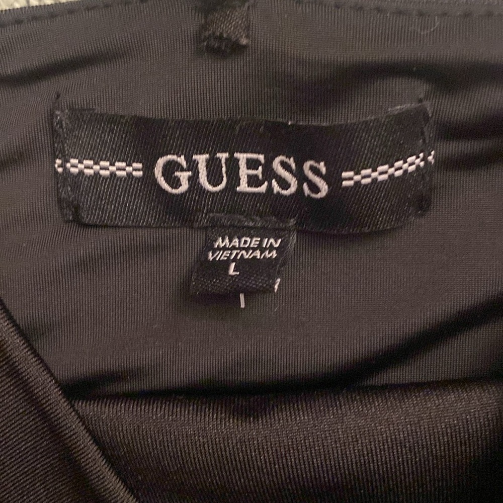 💕Guess Top💕 - Picture 3 of 3